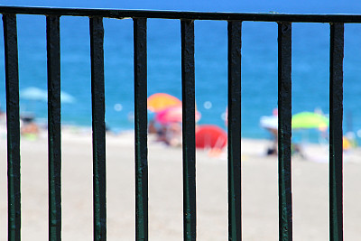 五彩缤纷的sunumbrellas图片下载