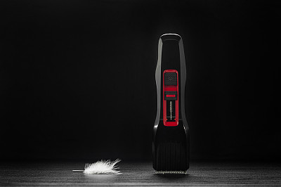 头发修剪器前面的黑色背景图片下载