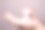 女性双手使用液体肥皂近霜背景图片下载