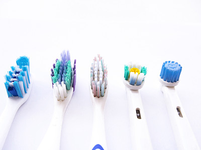 用过的牙刷用白色隔离图片下载