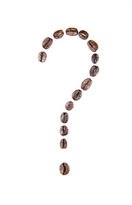 白色背景上的咖啡颗粒图片下载