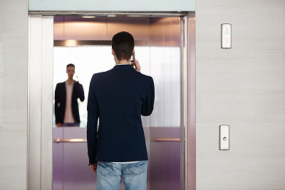 商人叫电梯图片下载