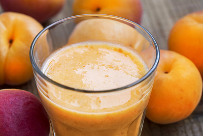 新鲜的杏冰沙与杏图片下载