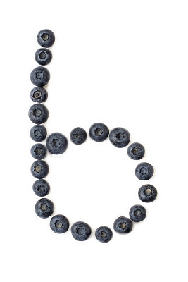 白色背景上的蓝莓图片下载