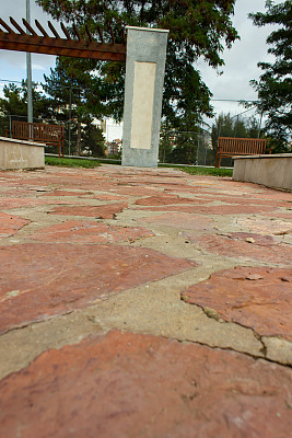 城市街道的石材铺装模式图片下载