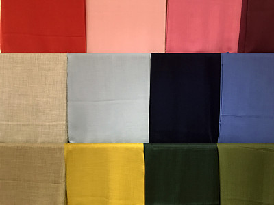 不同颜色的丝织围巾图片下载