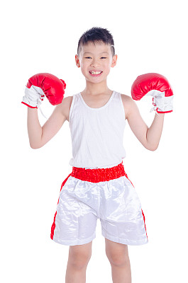 年轻的拳击手在白色的背景图片下载