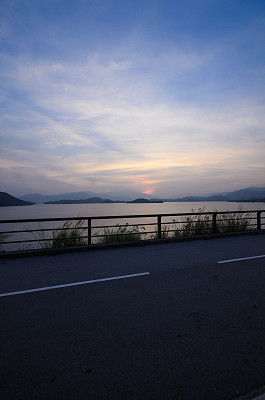 香港船湾淡水湖:日落图片下载