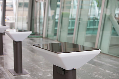 国际金融中心的公共区域，设有走道图片下载