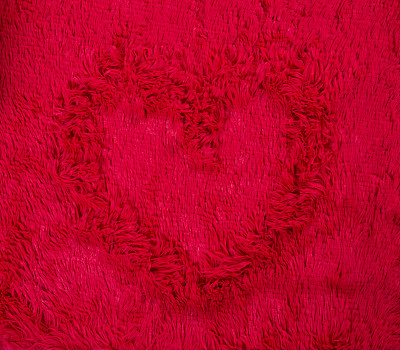 红色蓬松的质地，带有心形图片下载