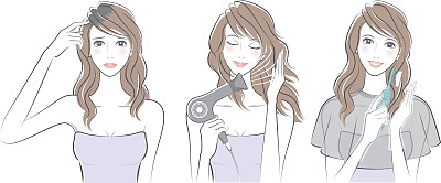 做头发护理的女性素材图片