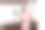 一个女人在厨房里做饭图片下载