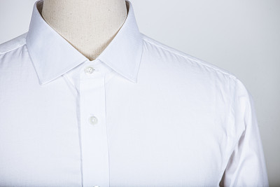 穿着白衬衫的人体模型图片下载