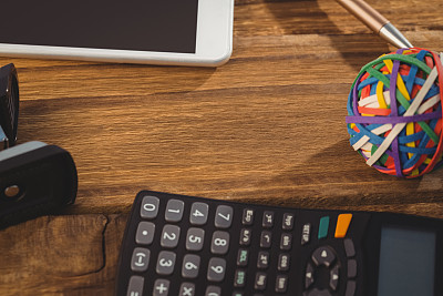 学生书桌上方的照片图片下载