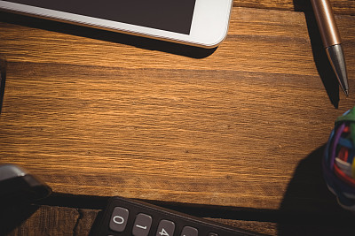 学生书桌上方的照片图片下载