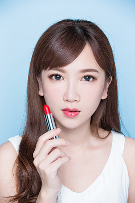 美女拿口红素材图片