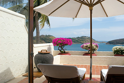 有海景的漂亮阳台图片下载