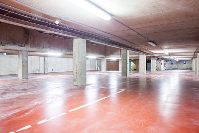 一个地下车库图片下载