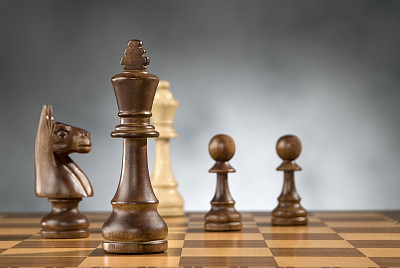 木制国际象棋棋子素材图片