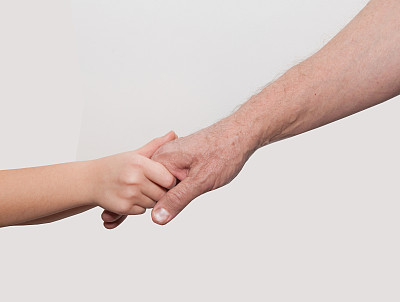 两只手，孩子和老人图片下载