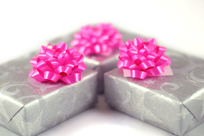 一套3个礼品包装的礼物图片下载