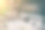 摄影师的电脑与照片编辑程序。素材图片