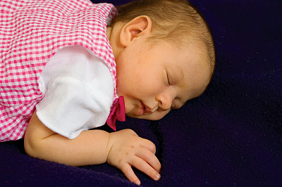 宝宝打盹图片下载