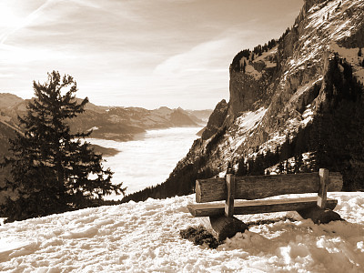 在星云海之上(sepia)图片下载