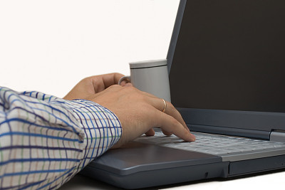 使用笔记本电脑图片下载