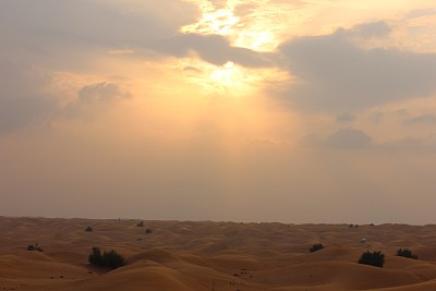 阳光被云层遮住了图片下载