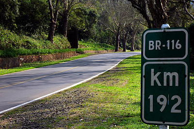 国家，欧洲公路景观照片与速度标志图片下载
