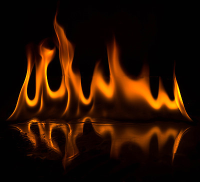 以火焰为背景图片下载