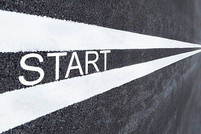 用标记线在沥青路面上开始字图片下载