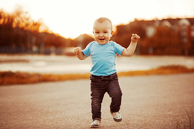 小男孩照片素材ID：169933744