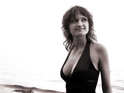 微笑的女孩图片下载