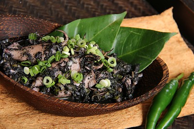 Cumi Woku Tinta，用Woku香料和墨水炖鱿鱼，来自北苏拉威西的Manado图片下载