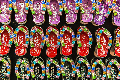 夏天五颜六色的凉鞋图案图片下载