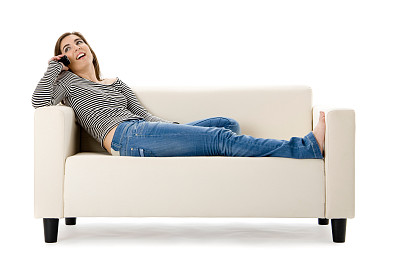 一个漂亮的女人在打电话图片下载