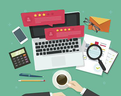 关于电脑矢量图的评论评级泡沫演讲，平板风格的笔记本电脑评论星级好，差率，客户评价信息，通知，反馈体验的概念素材图片