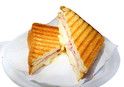 火腿奶酪法式烤吐司，白色背景/三明治火腿奶酪盘。图片下载