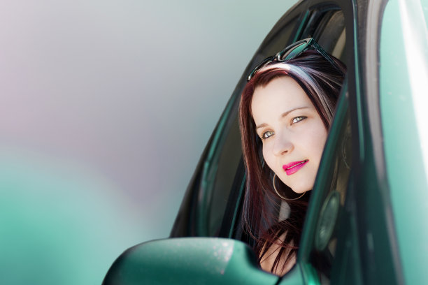 女人在汽车图片下载