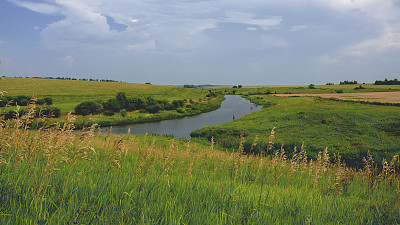 多云的夏天的风景图片下载