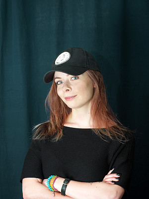 快乐的女孩图片下载