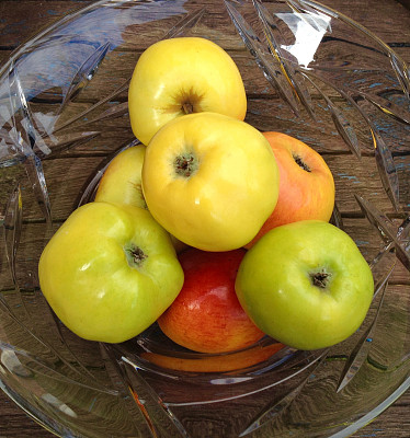 高角度的新鲜苹果图片下载