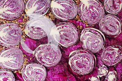 一套红卷心菜和豆子。图片下载