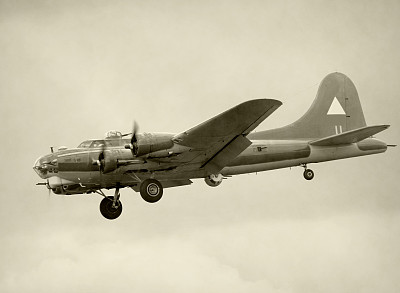 旧的轰炸机图片下载