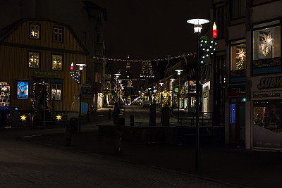 Skolavordustigur街的夜景图片下载