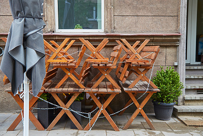 营业前的街头咖啡馆图片下载