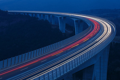 车辆灯光模糊图片下载