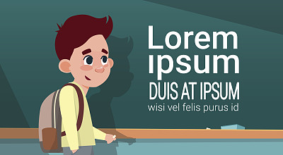 回到学校，男生站在黑板前抄写空间图片下载